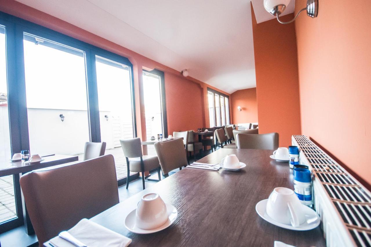 Hotel Turmfalke 24H Check In Linz Exterior foto