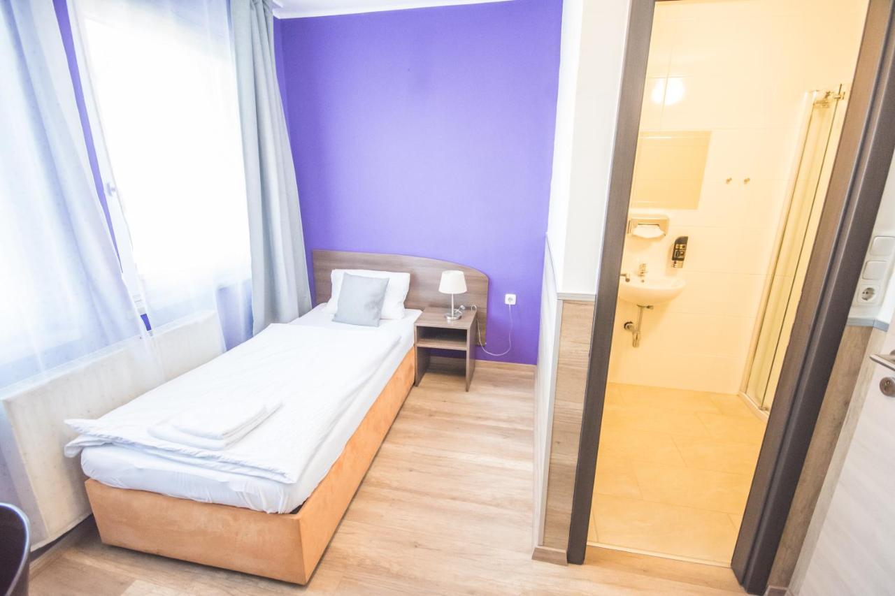 Hotel Turmfalke 24H Check In Linz Exterior foto